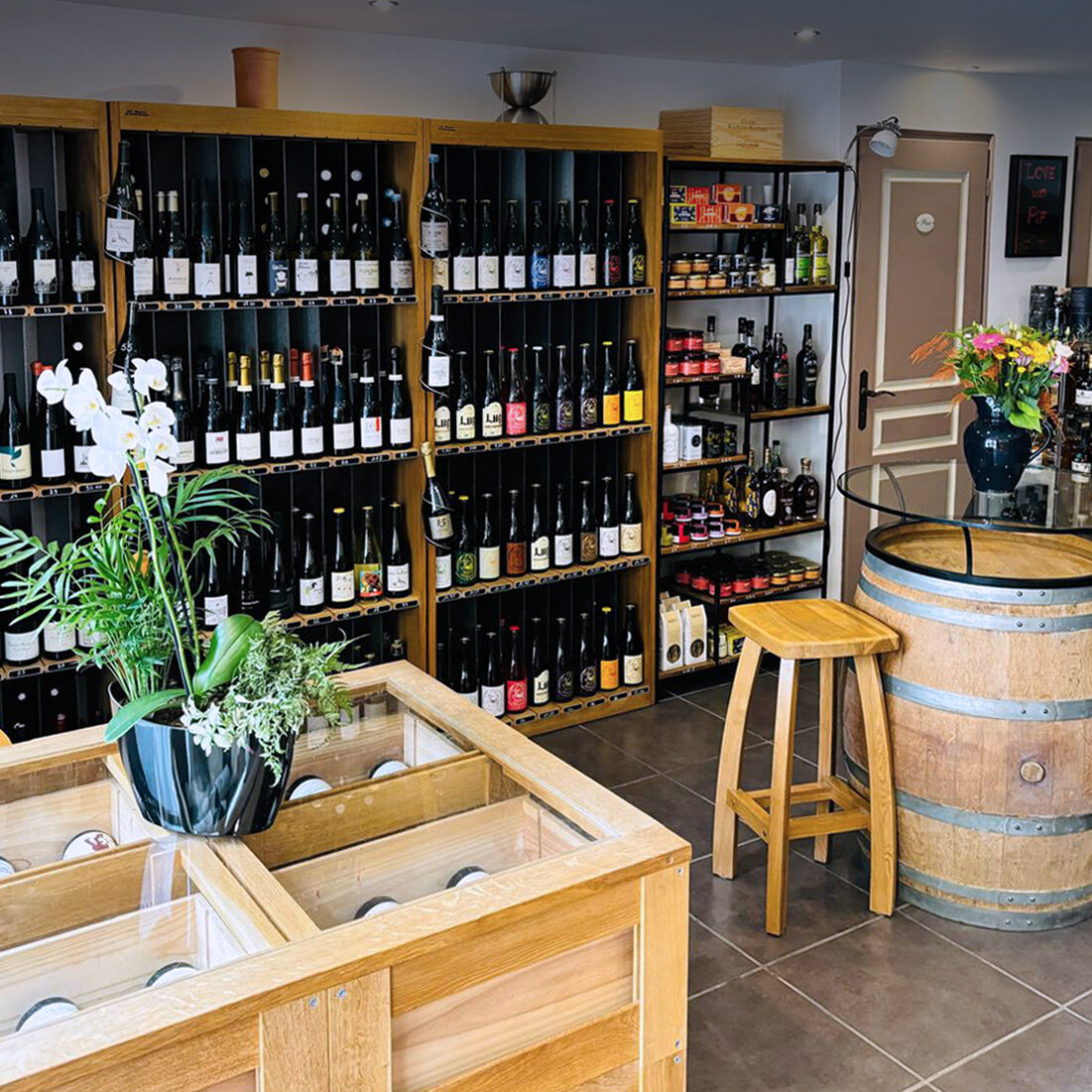 La Cave Ô Secrets, située à La Roche-sur-Foron, bar à vin