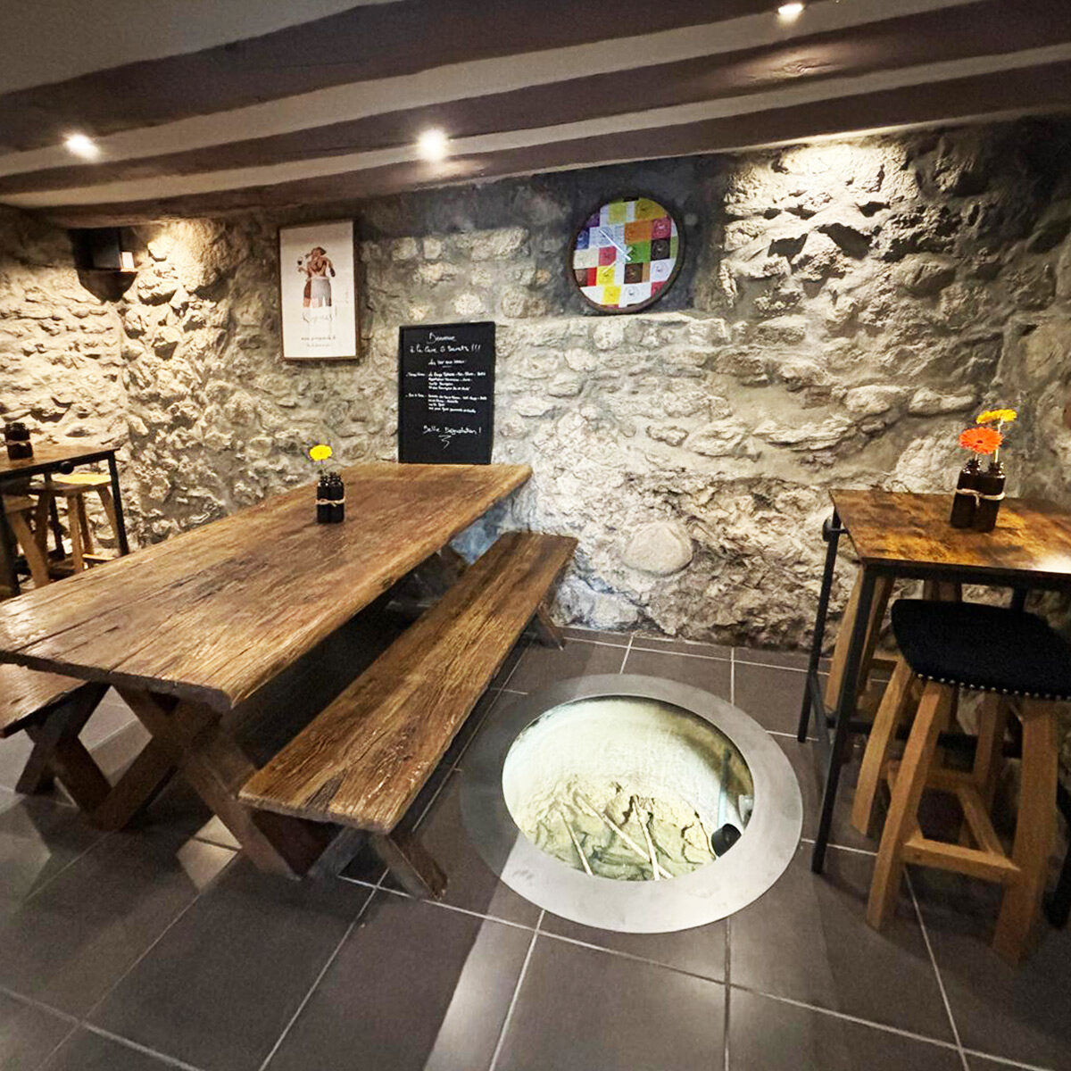 La Cave Ô Secrets, située à La Roche-sur-Foron, bar à vin